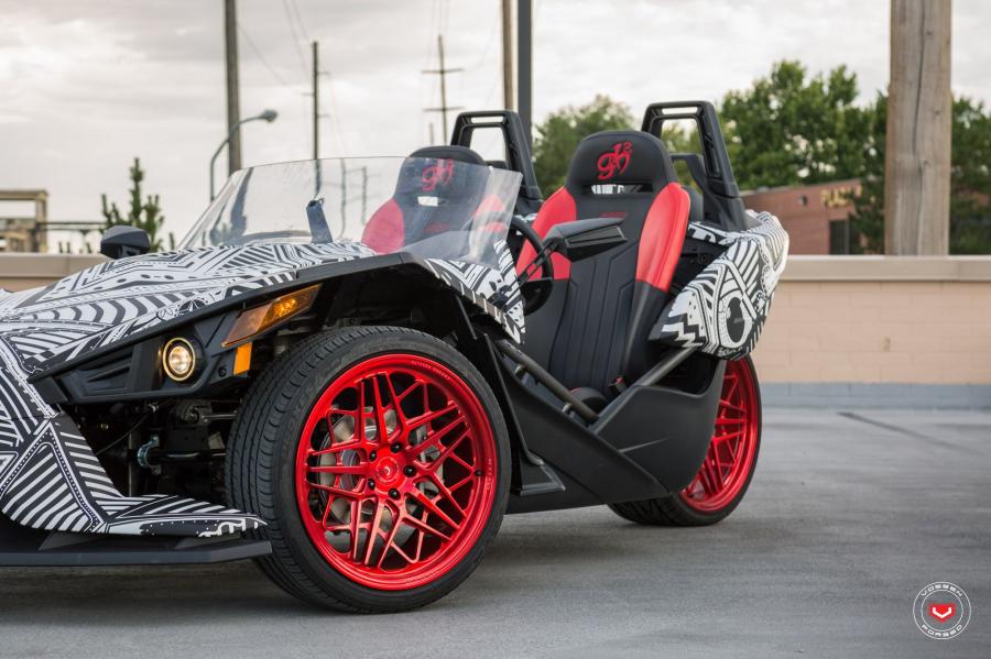  Polaris Slingshot on Vossen Wheels (ML-R3) 2017 года  (фото 19 из 24)